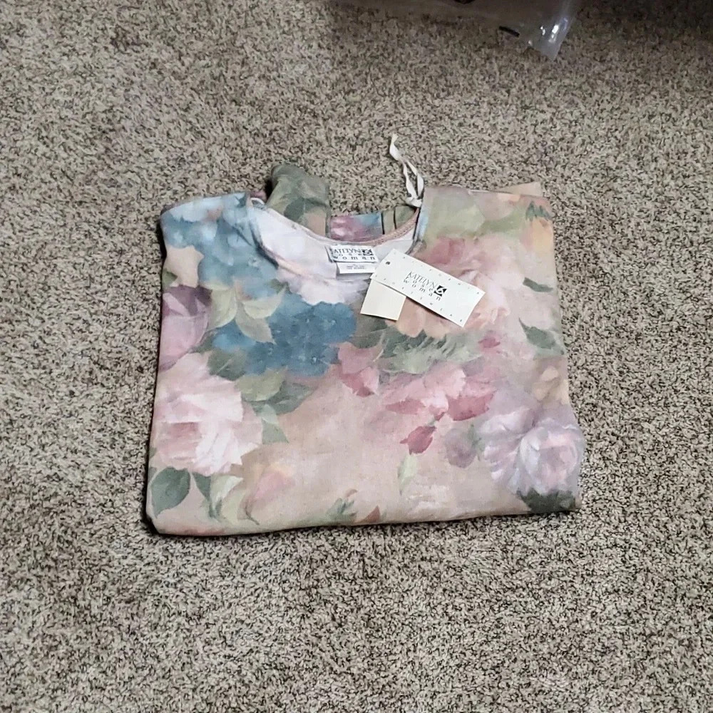 Woman's flower 3/4 sleeve blouse box#9 size3x